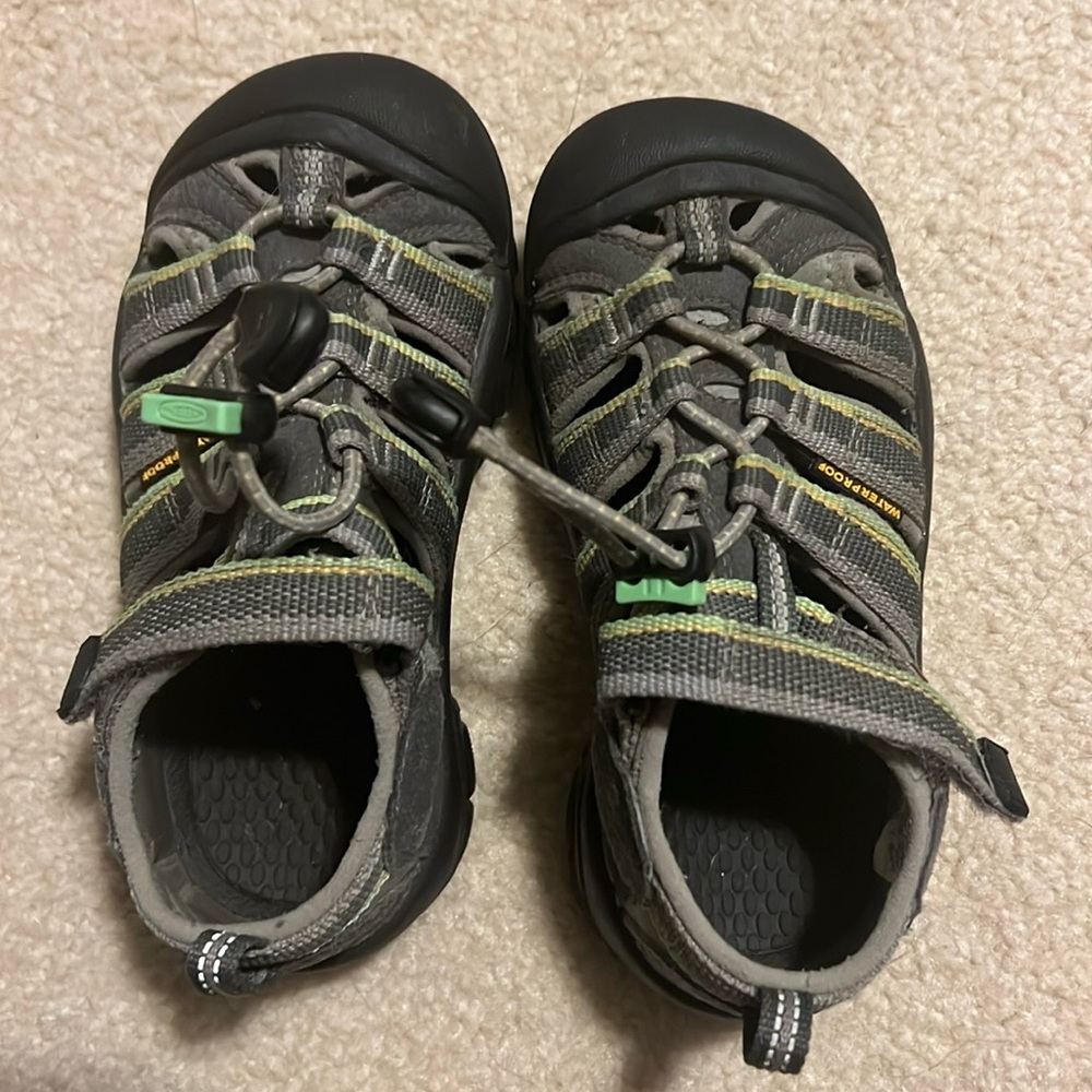 Gray/green keen sandals